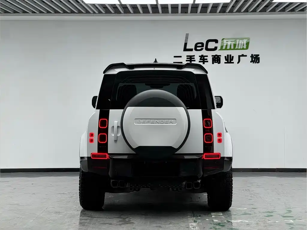 Land Rover Defender 110 3.0 T P400 X-Dynamic HSE