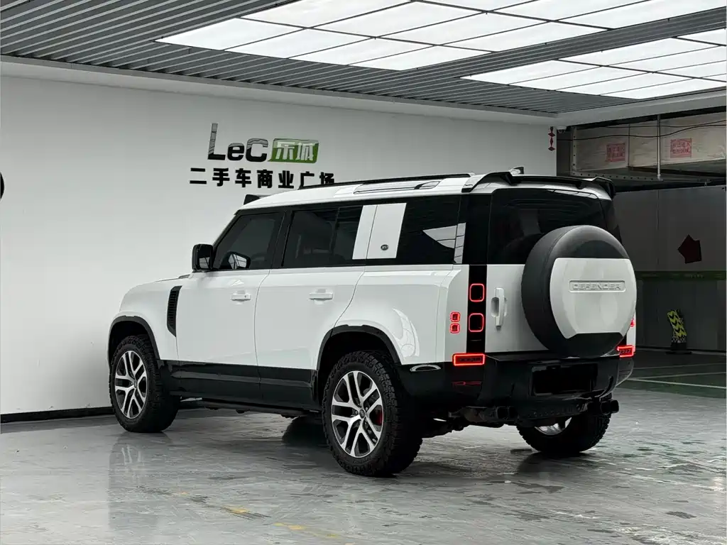 Land Rover Defender 110 3.0 T P400 X-Dynamic HSE