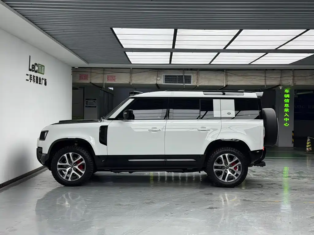 Land Rover Defender 110 3.0 T P400 X-Dynamic HSE