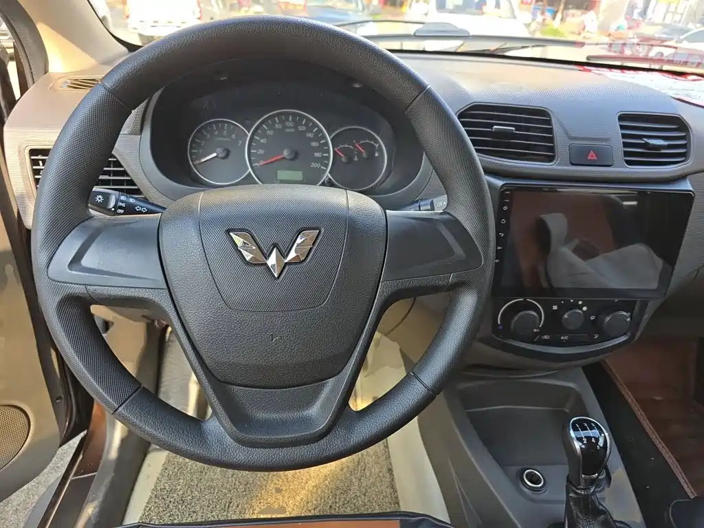 Wuling Hongguang 1.2 L S Basic CN-V