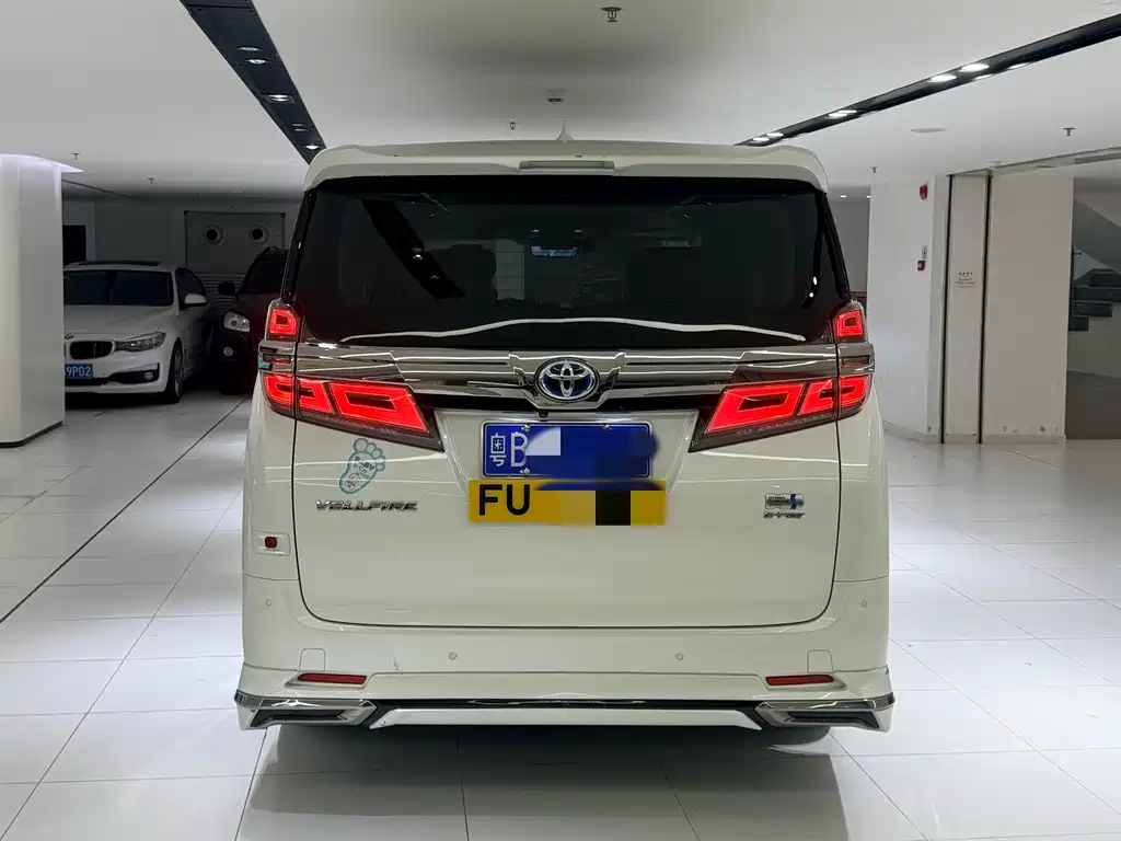 Vellfire Crown Dual Engine 2.5 L HV Luxury