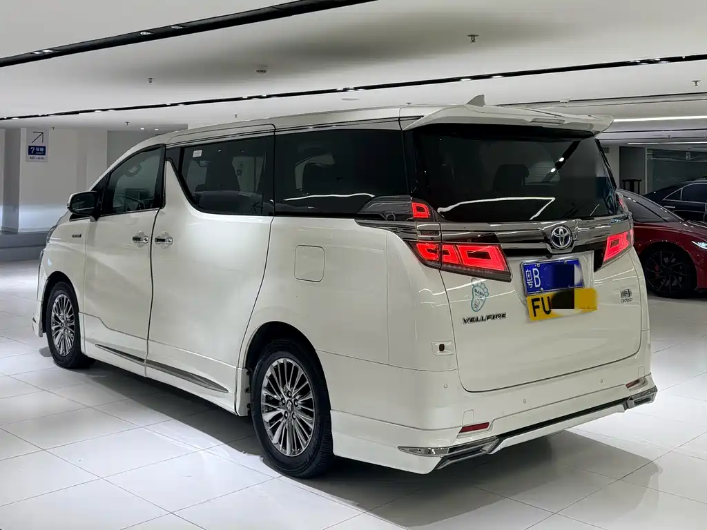 Vellfire Crown Dual Engine 2.5 L HV Luxury