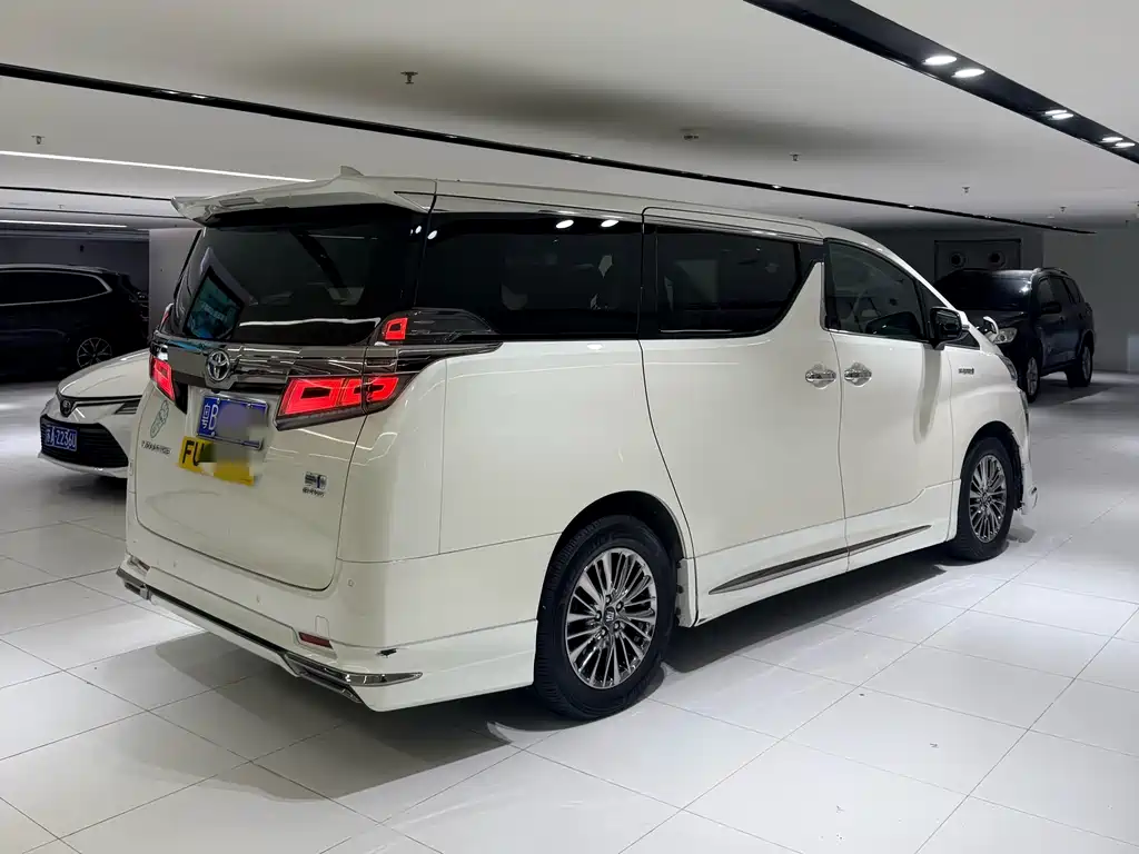 Vellfire Crown Dual Engine 2.5 L HV Luxury