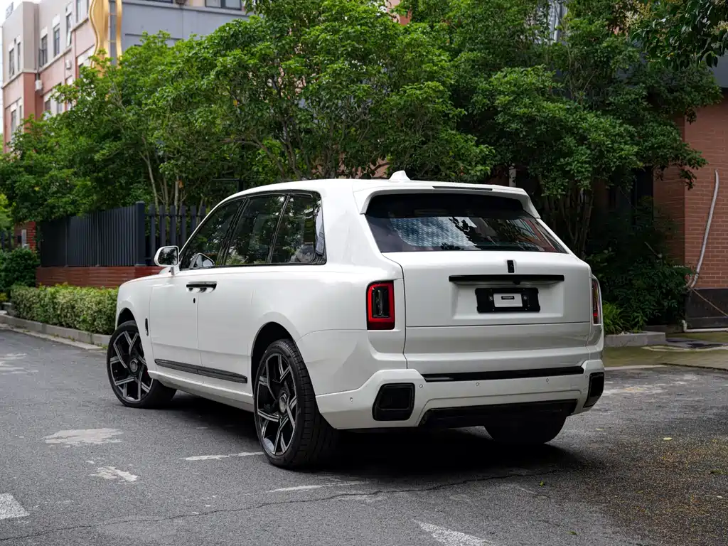 Cullinan Black Badge