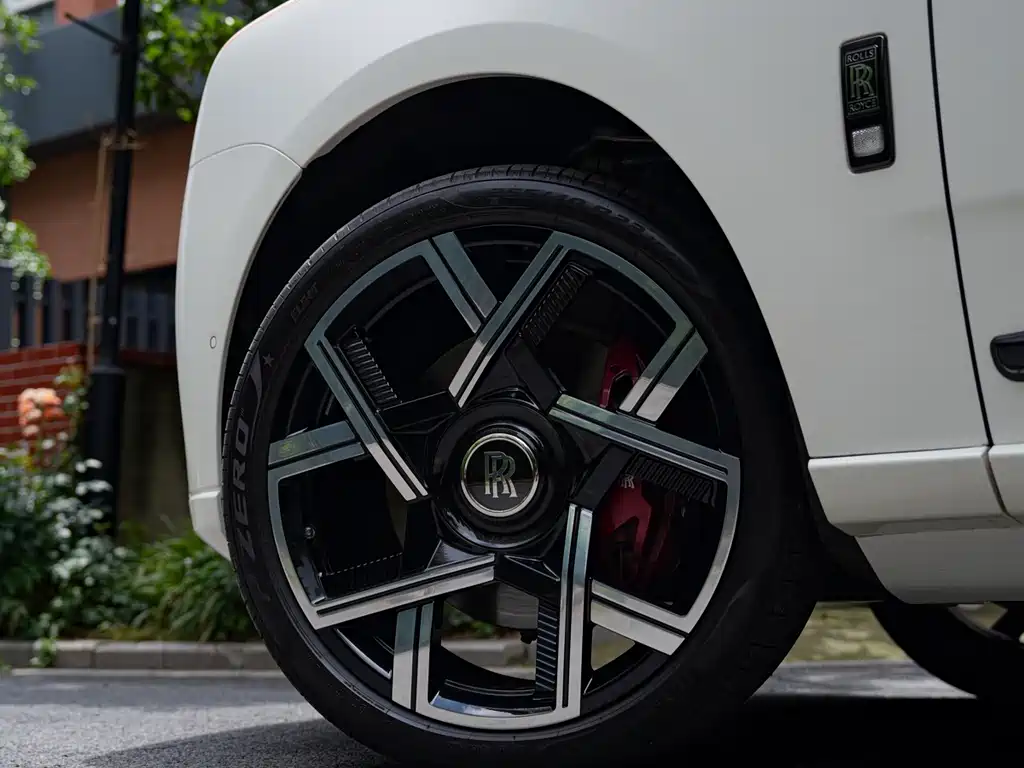 Cullinan Black Badge