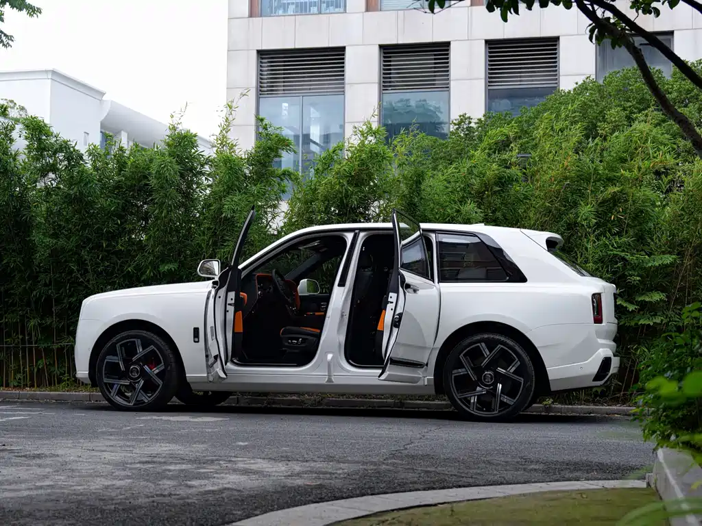 Cullinan Black Badge