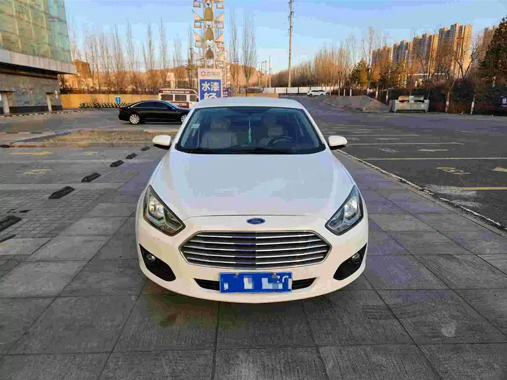 Escort 1.5 L Manual Comfort