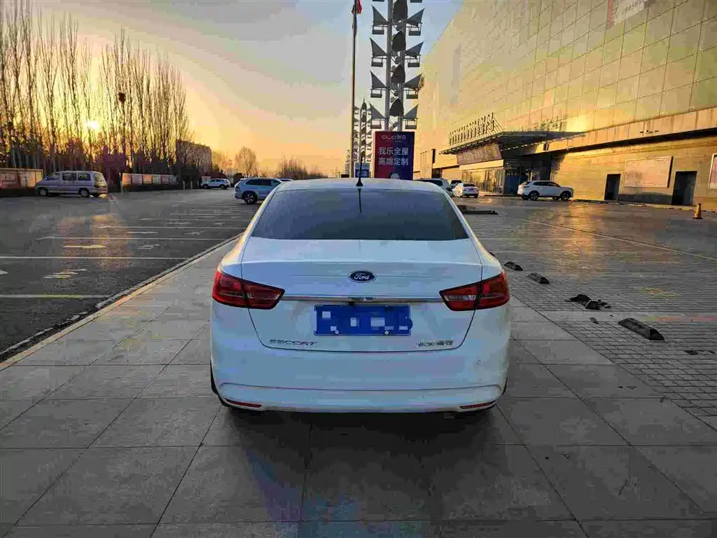 Escort 1.5 L Manual Comfort