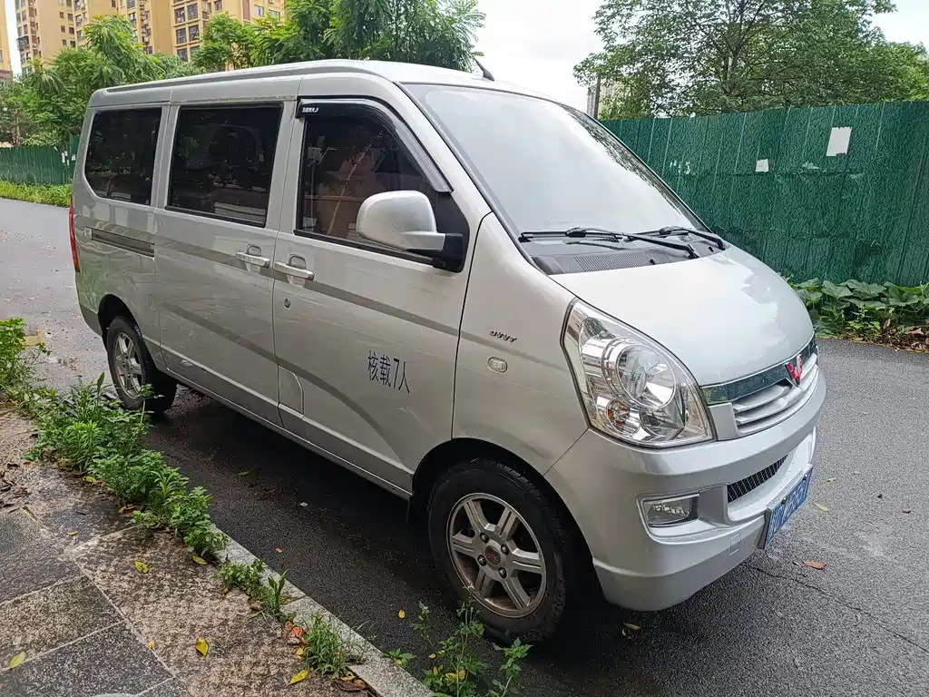 Wuling Rongguang 五菱荣光 2019款 1.5 L S 标准型