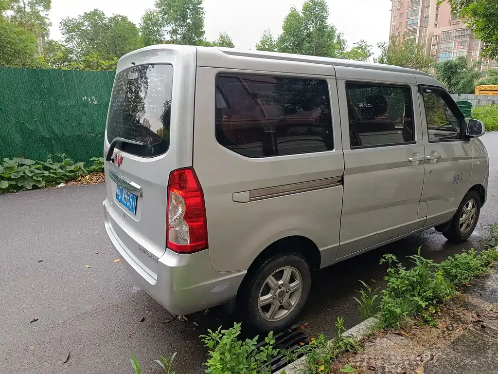 Wuling Rongguang 五菱荣光 2019款 1.5 L S 标准型