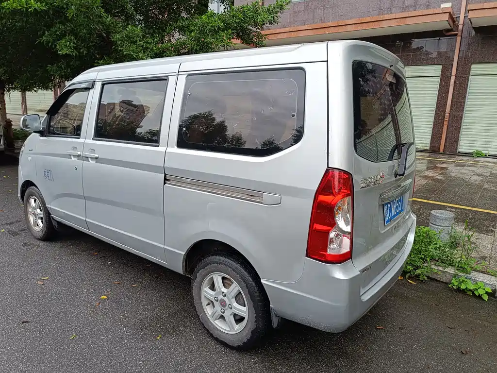 Wuling Rongguang 五菱荣光 2019款 1.5 L S 标准型