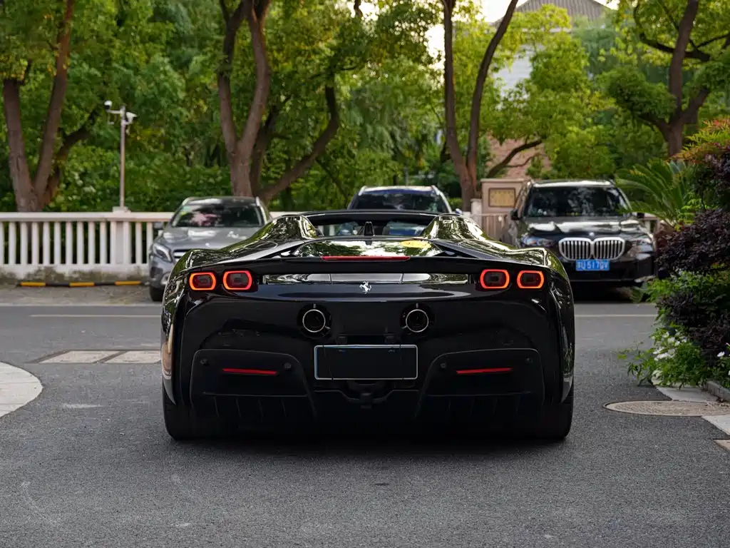 SF90 3.9 T V8 Spider