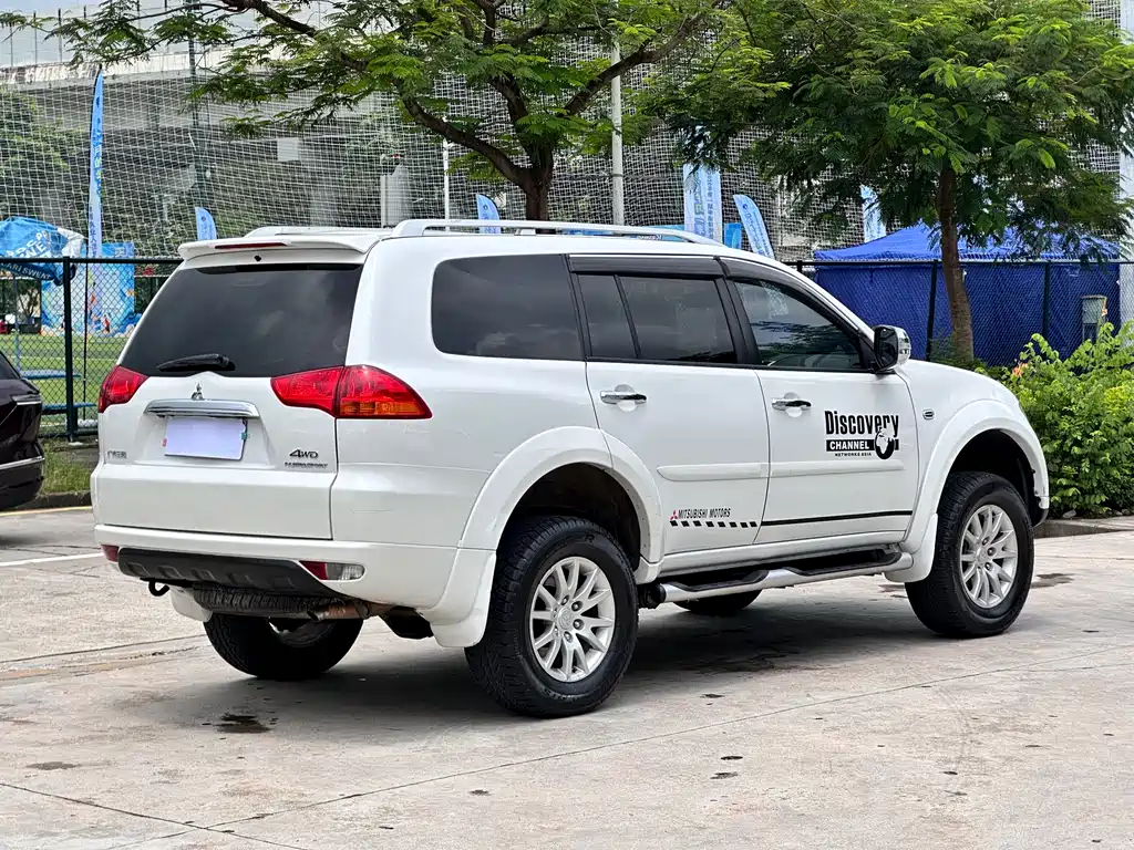 Pajero Sport 3.0 L Auto 4 WD Flagship