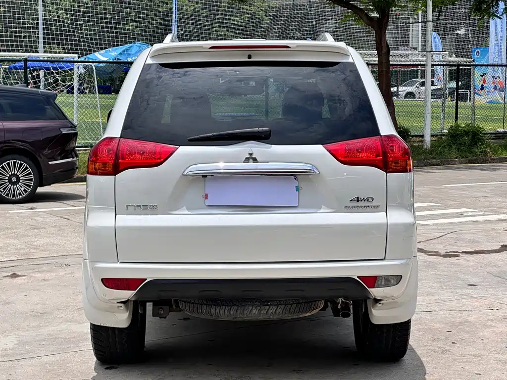 Pajero Sport 3.0 L Auto 4 WD Flagship