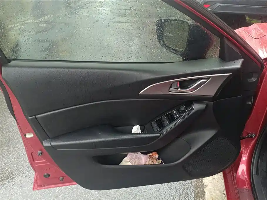 Mazda 3 Axela Sedan 1.5 L Auto Luxury CN-V