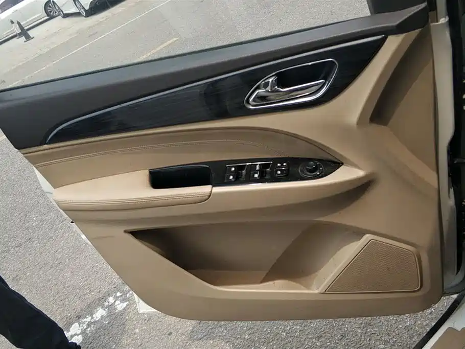 Baojun 730 1.5 T Manual Luxury 7-seat