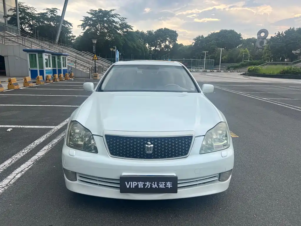 Crown 2.5 L 5 Anniversary