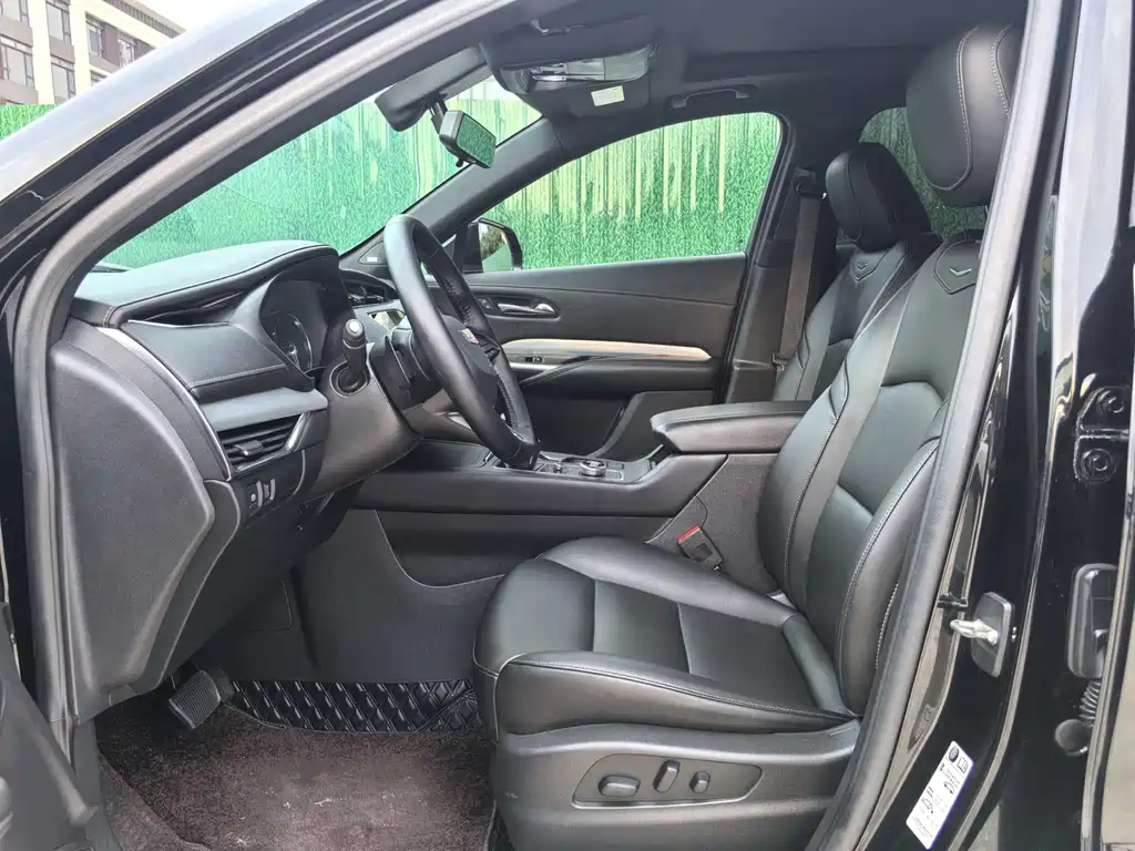 Cadillac XT4 28 T 2 WD Leading