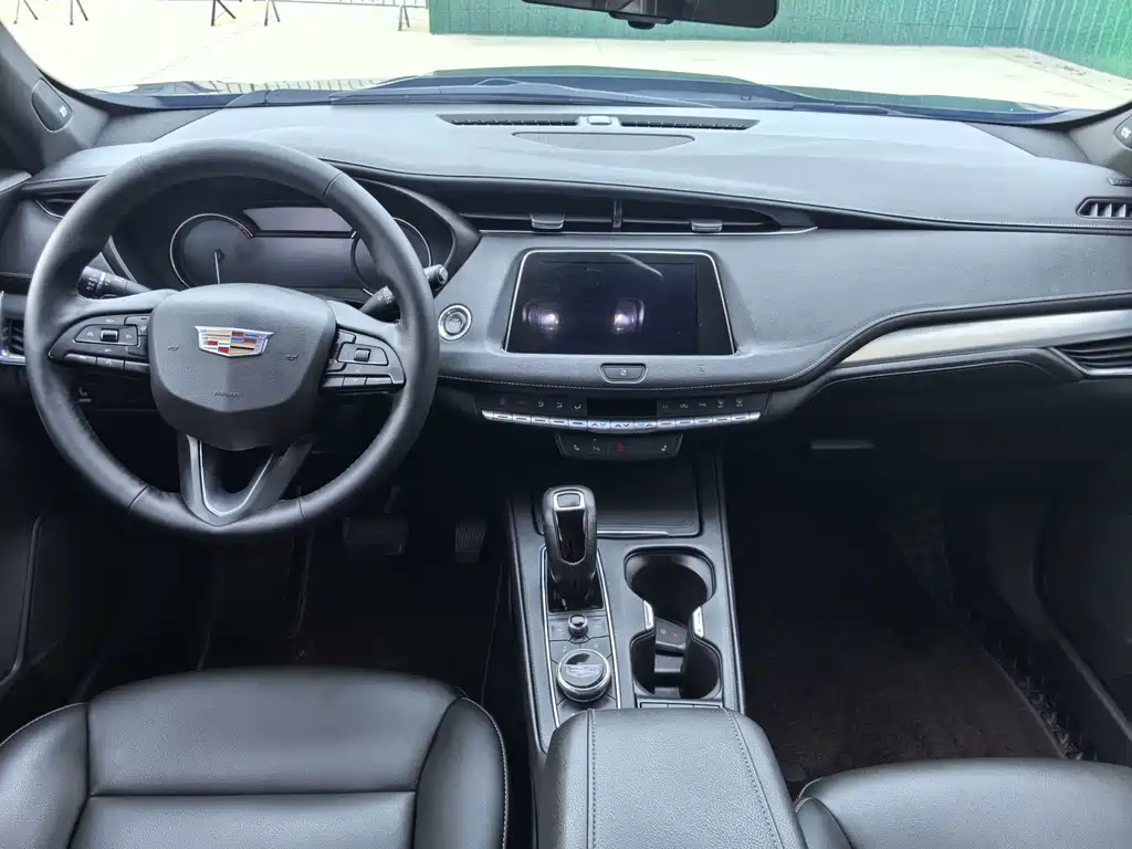 Cadillac XT4 28 T 2 WD Leading