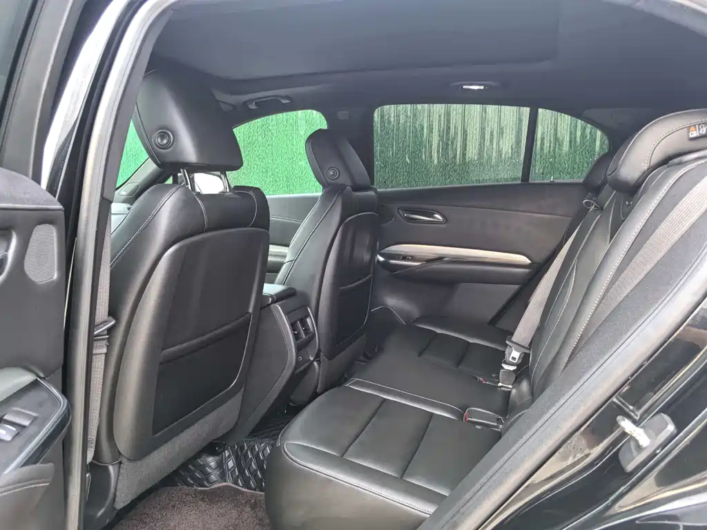 Cadillac XT4 28 T 2 WD Leading