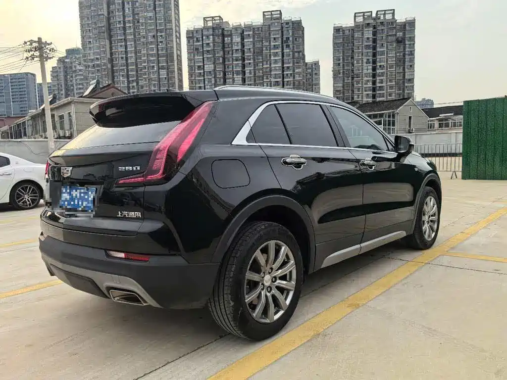 Cadillac XT4 28 T 2 WD Leading