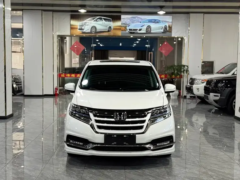 Honda Elysion 2.0 L Hybrid Luxury