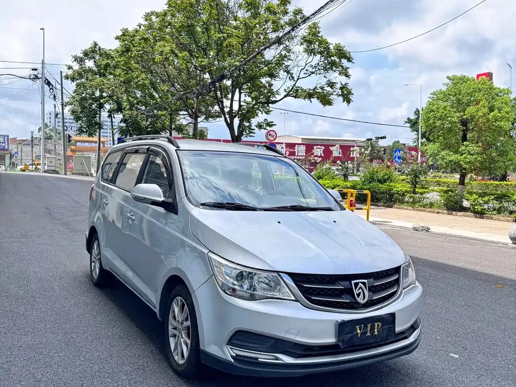 Baojun 730 1.5 L Manual Comfort 7-seat CN-V