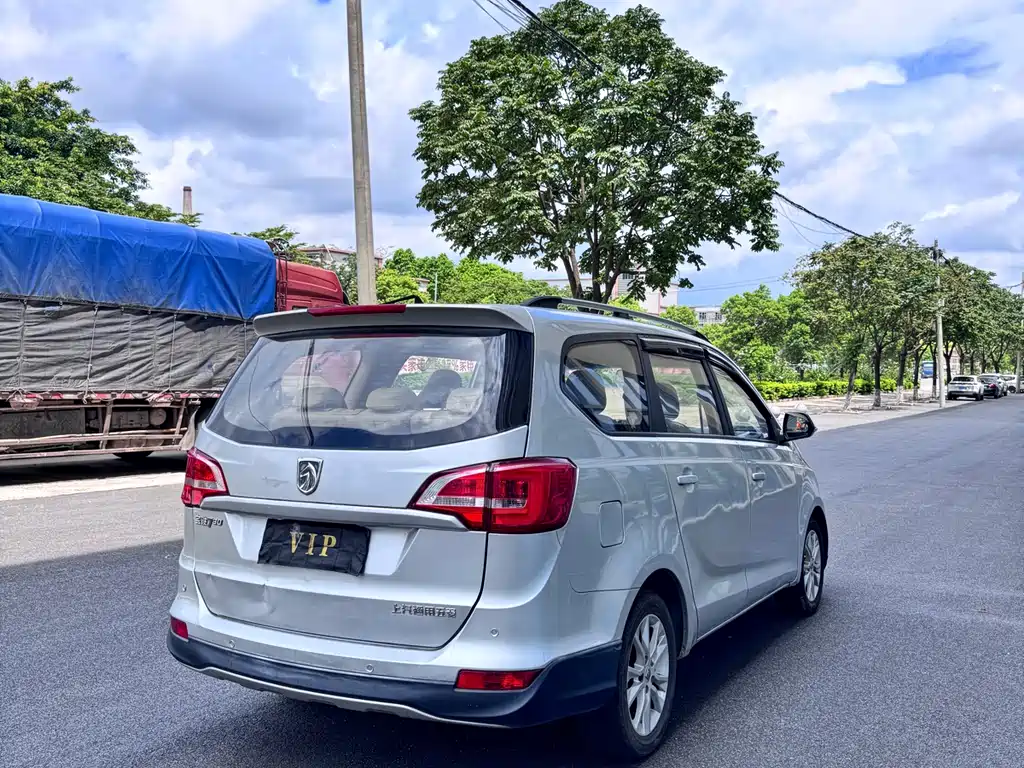 Baojun 730 1.5 L Manual Comfort 7-seat CN-V