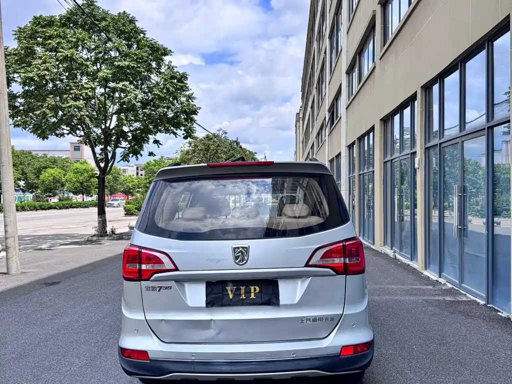Baojun 730 1.5 L Manual Comfort 7-seat CN-V