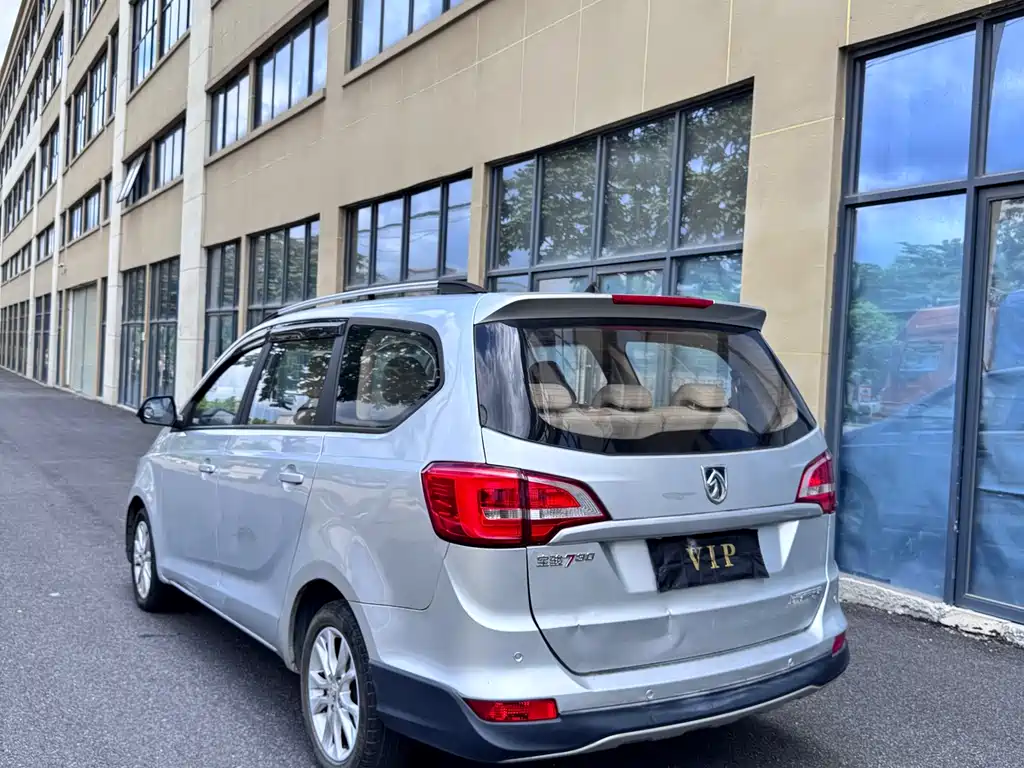 Baojun 730 1.5 L Manual Comfort 7-seat CN-V