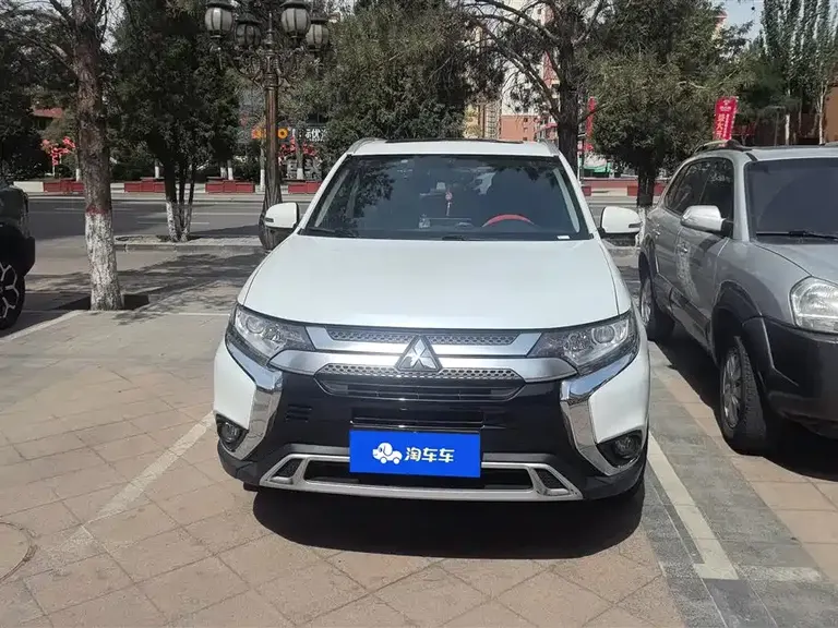 Mitsubishi Outlander 2.0 L 2 WD Smooth Enjoyment 7-seat CN-VI