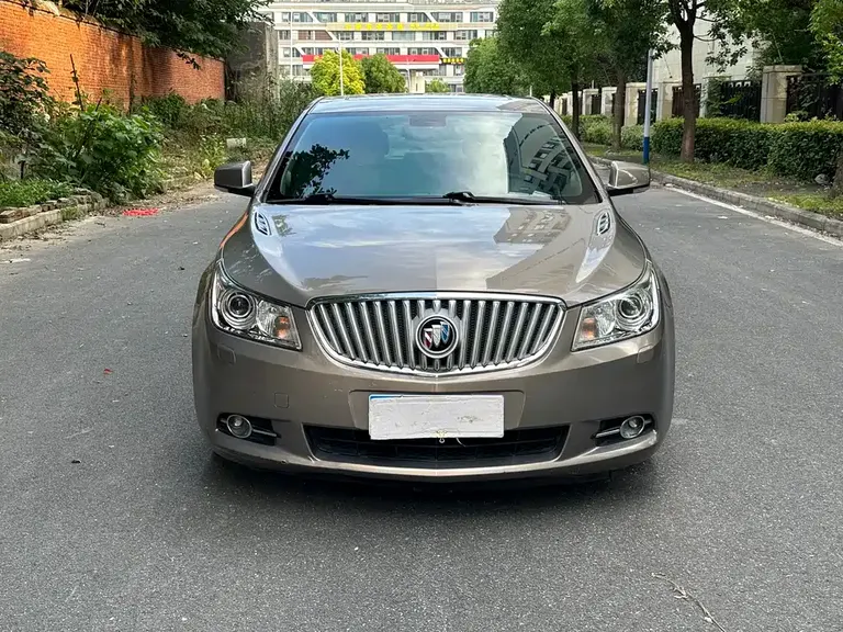 Buick LaCrosse 2.4 L SIDI Elegant Luxury