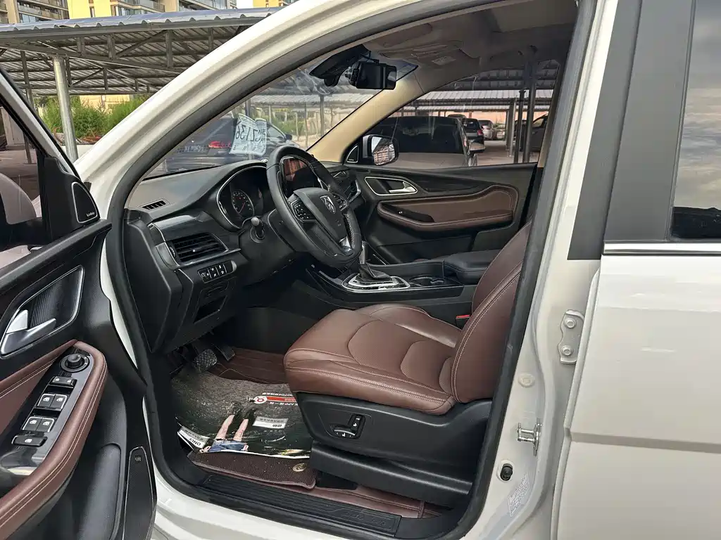 Baojun 560 宝骏560 2017款 1.5 T DCT旗舰型 7座