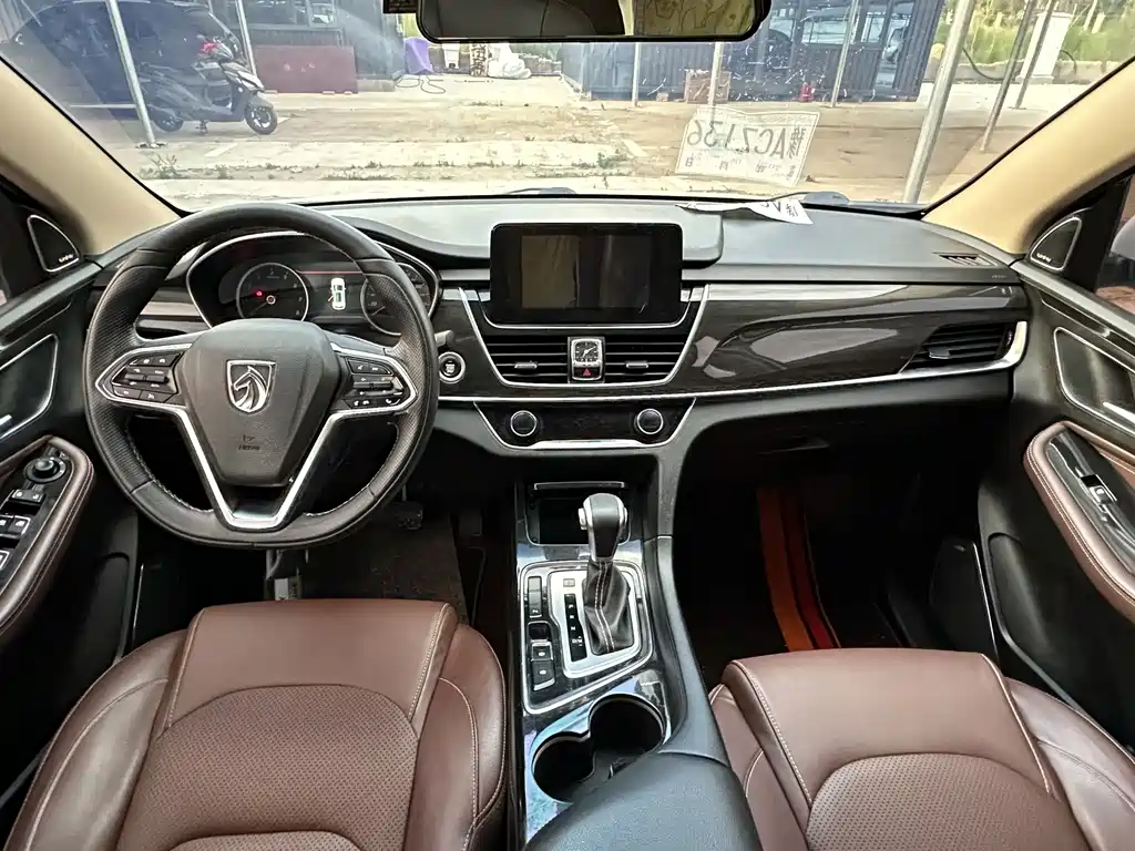 Baojun 560 宝骏560 2017款 1.5 T DCT旗舰型 7座