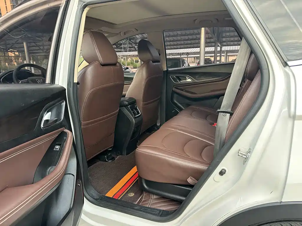 Baojun 560 宝骏560 2017款 1.5 T DCT旗舰型 7座