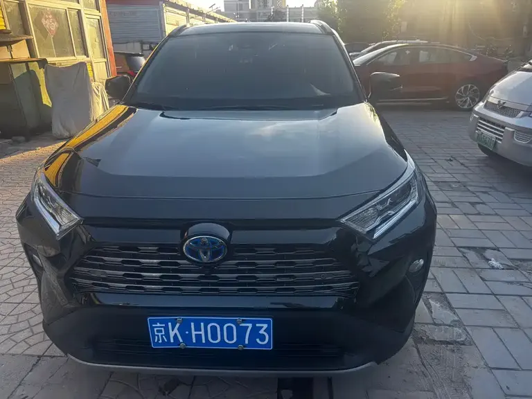Toyota RAV4 Dual Engine 2.5 L E-CVT 4 WD Elite Plus