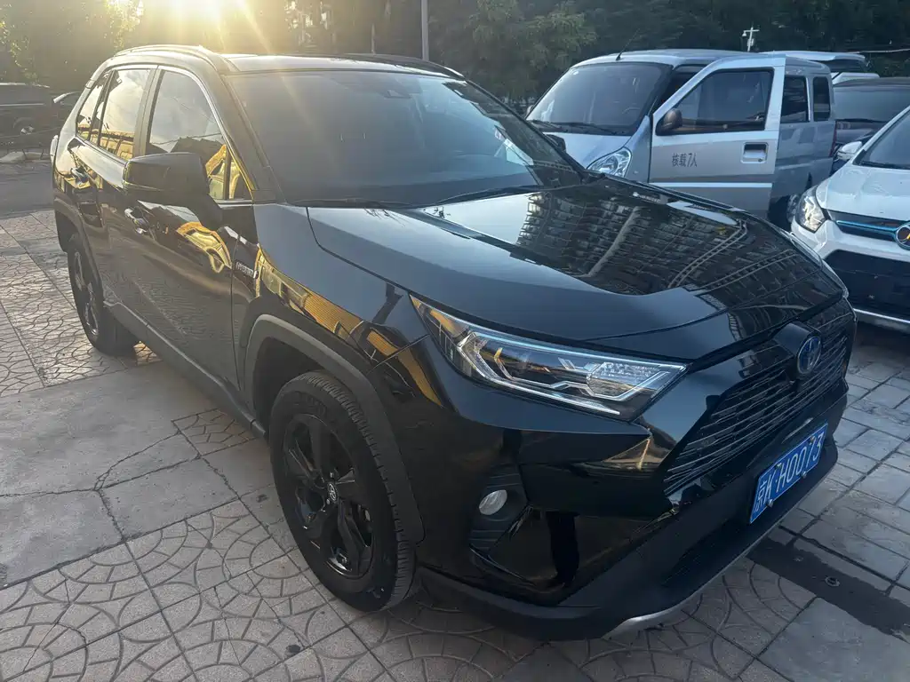 RAV4 Dual Engine 2.5 L E-CVT 4 WD Elite Plus