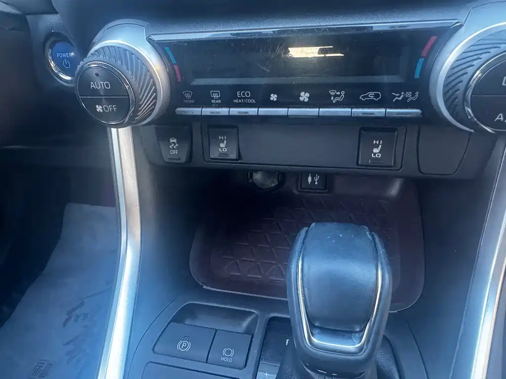 RAV4 Dual Engine 2.5 L E-CVT 4 WD Elite Plus