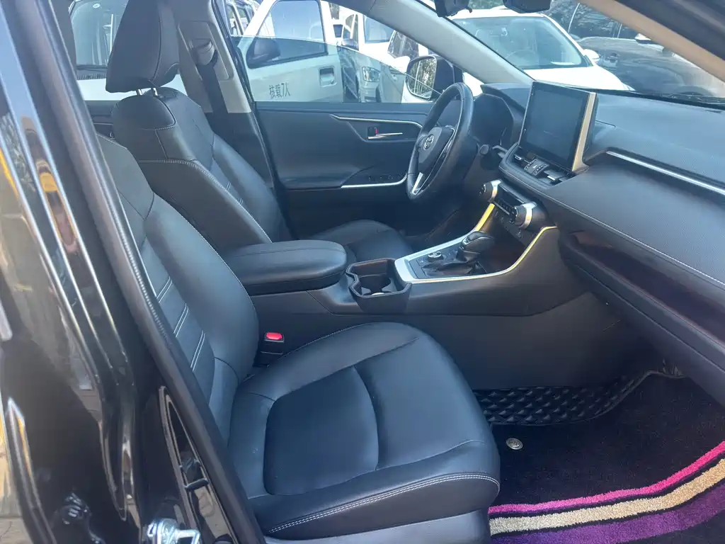 RAV4 Dual Engine 2.5 L E-CVT 4 WD Elite Plus
