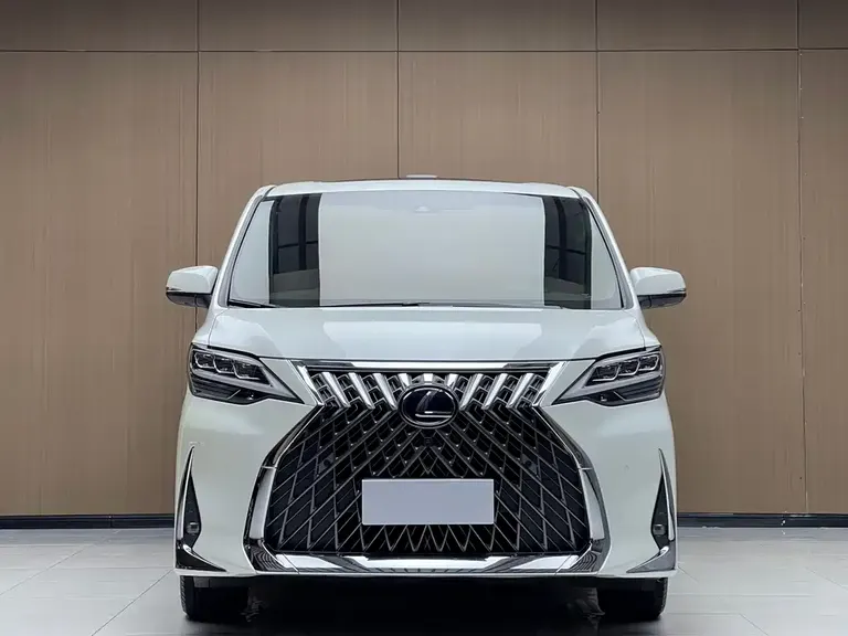 Lexus LM 300 h 4-seat Royal World