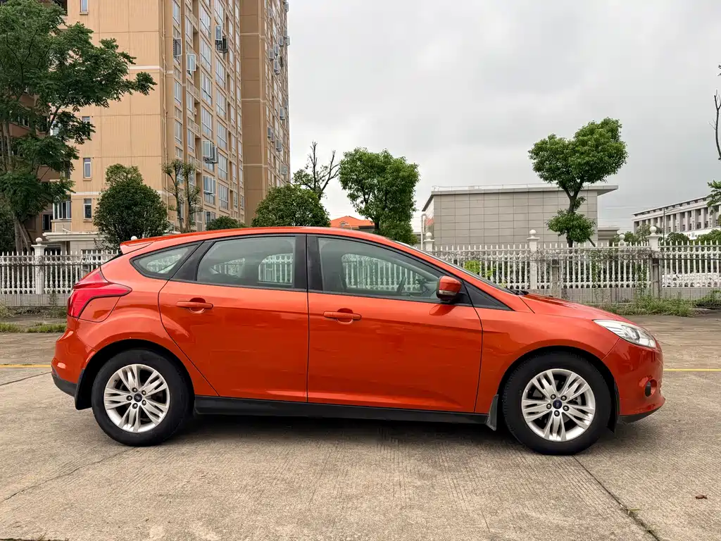 Focus Hatchback 1.6 L Auto Comfort