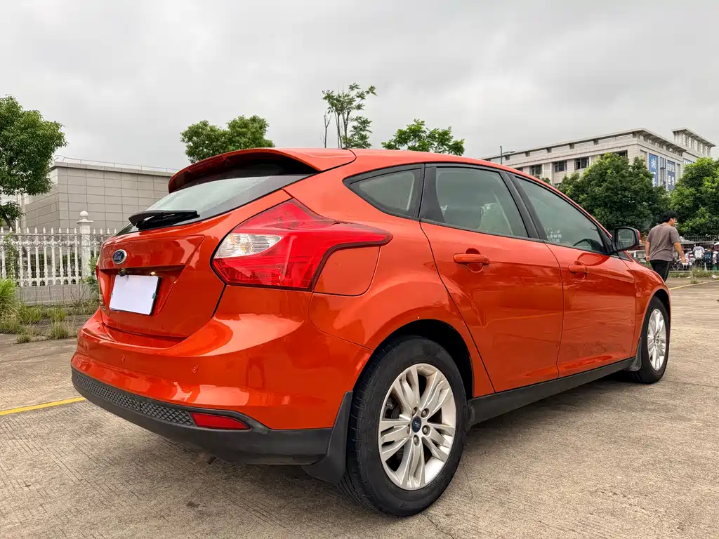 Focus Hatchback 1.6 L Auto Comfort