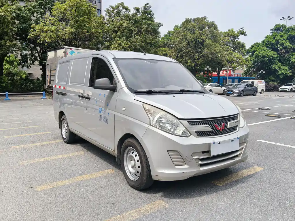 Wuling Rongguang V 1.5 L Van Transport Utility