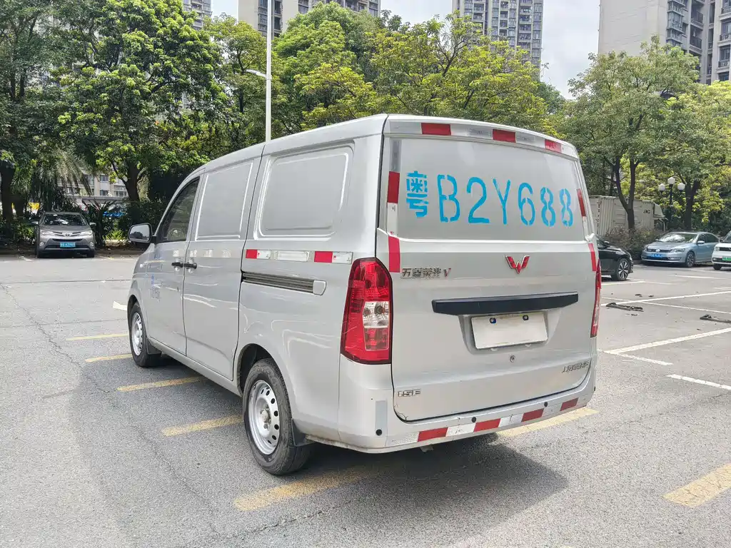 Wuling Rongguang V 1.5 L Van Transport Utility