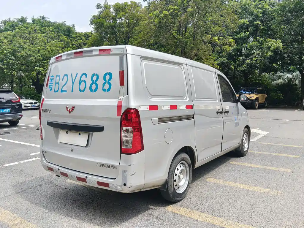 Wuling Rongguang V 1.5 L Van Transport Utility