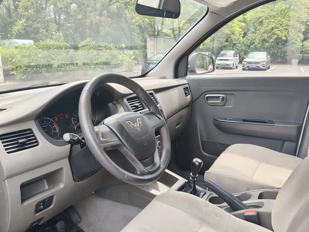Wuling Rongguang V 1.5 L Van Transport Utility