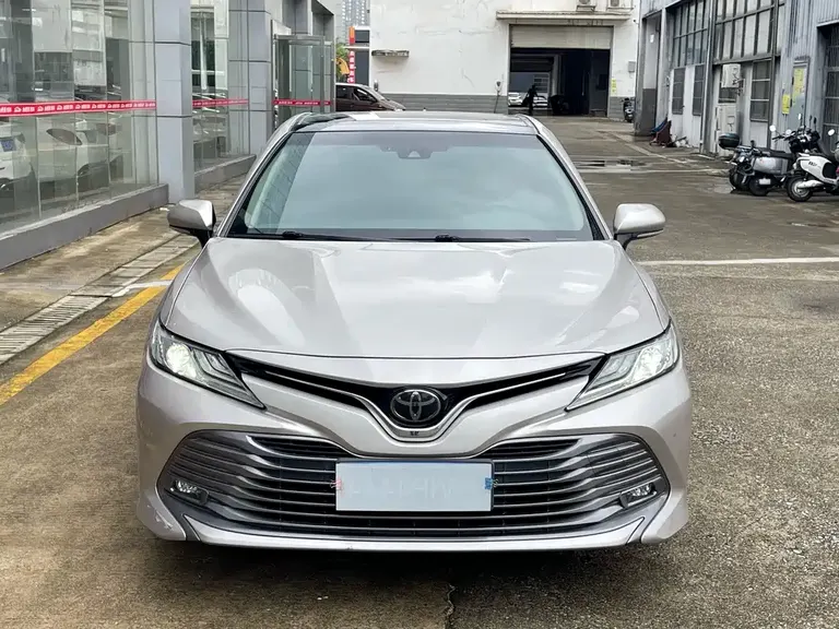 Toyota Camry 2.5 G Luxury CN-V