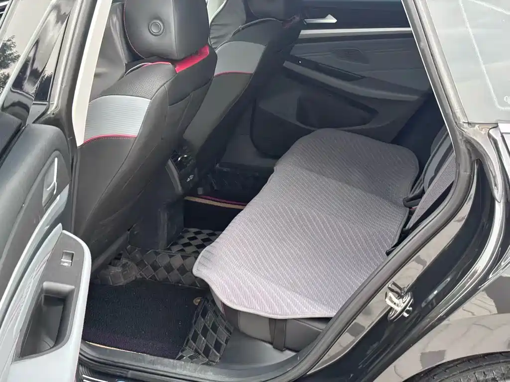 Lamando Lamando L 280 TSI DSG Spicy Cool