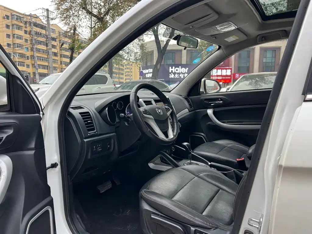 Changan CS35 1.6 L Auto Luxury CN-V