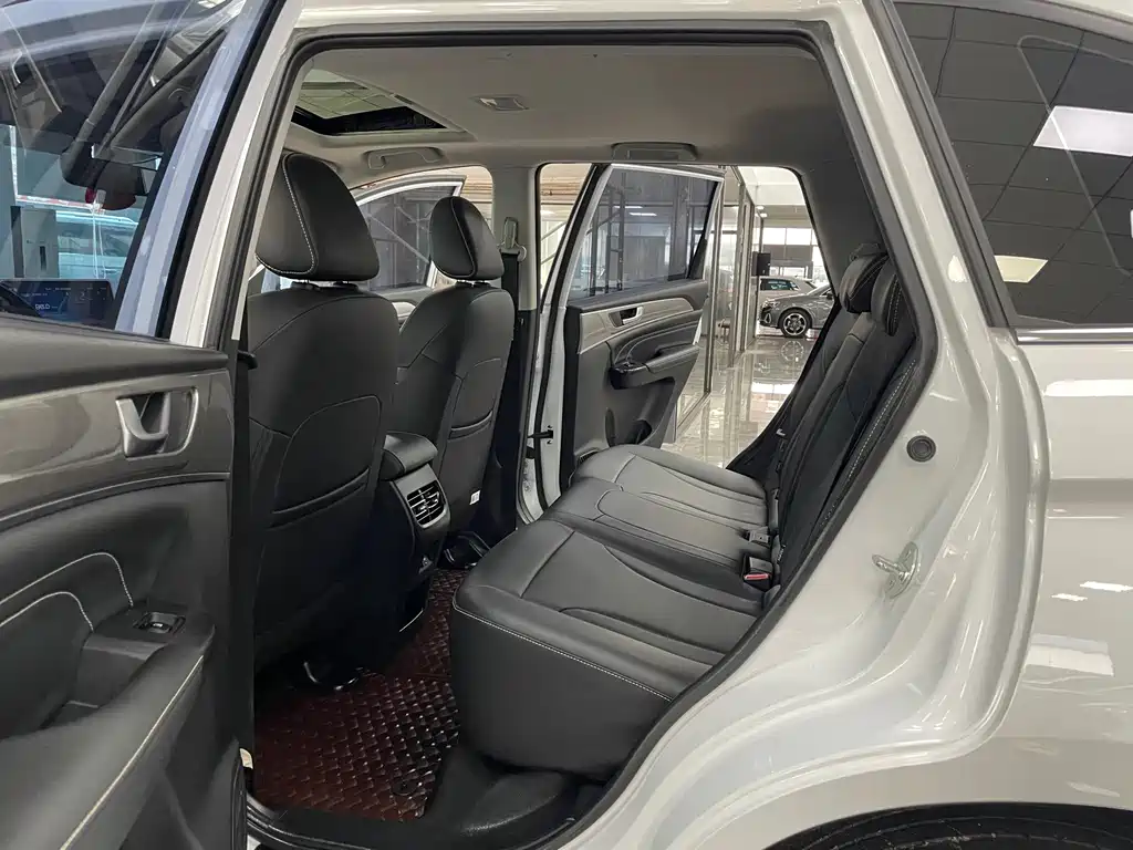Haval M6 PLUS 1.5 T DCT Luxury Connected